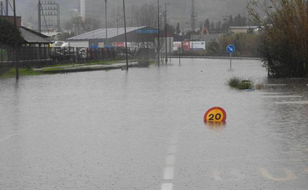 Máxima alerta en Bizkaia por la subida del cauce de varios ríos