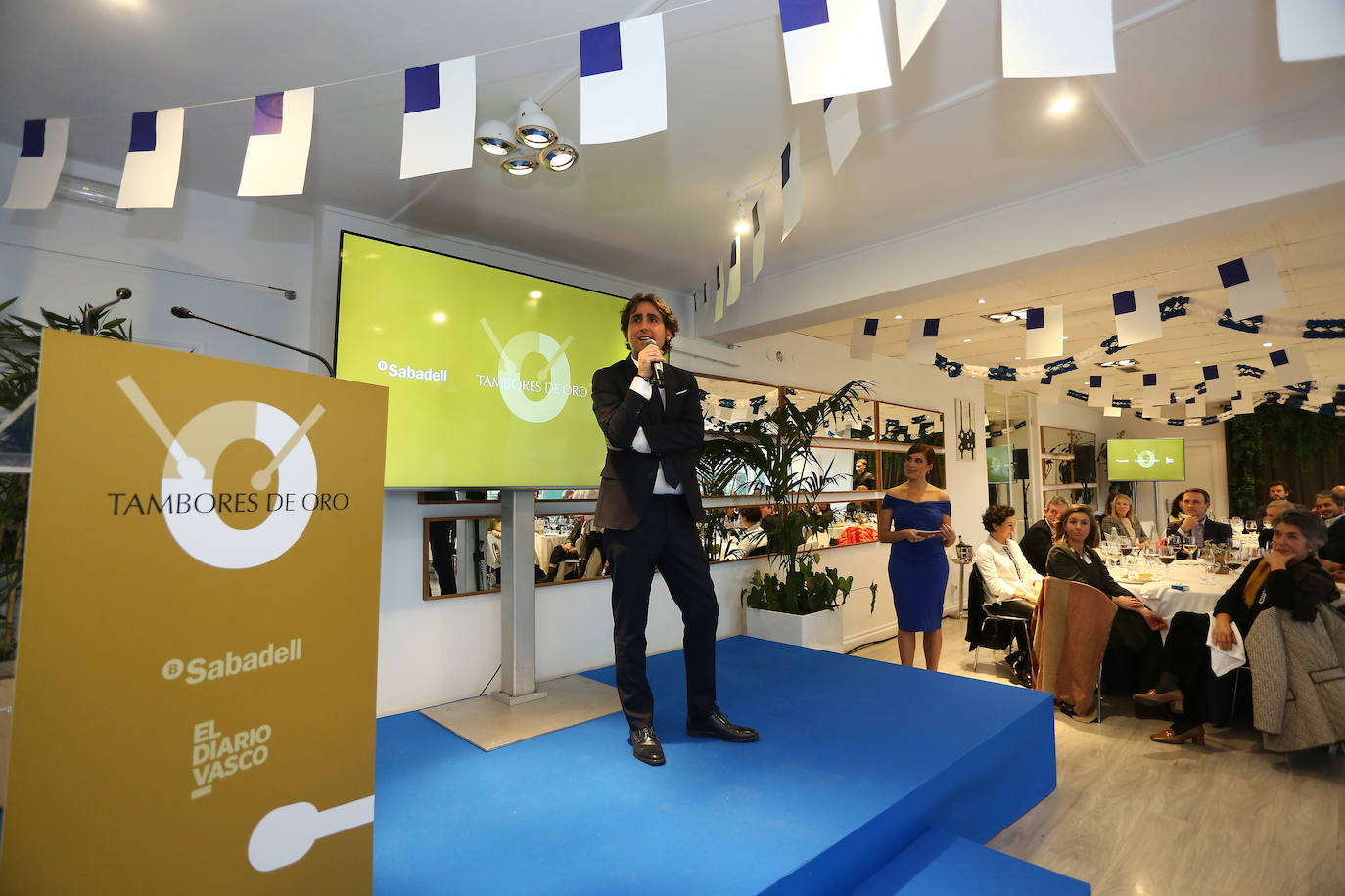 DV rindió homenaje a los Tambores de Oro de Donostia.