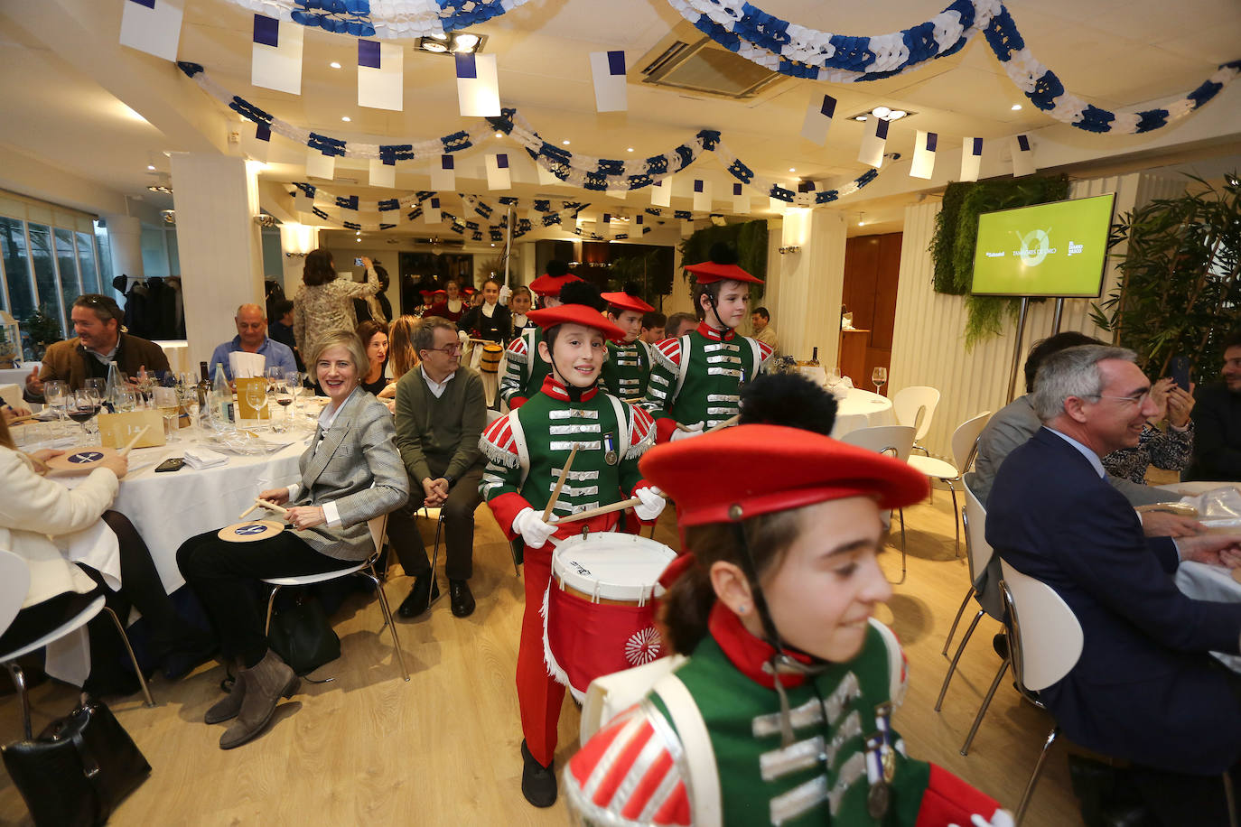DV rindió homenaje a los Tambores de Oro de Donostia.