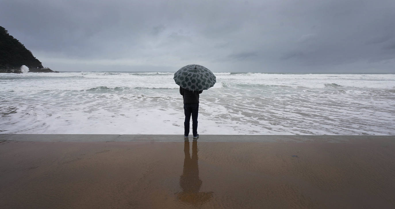 Algunos han aprovechado para acercarse a la orilla.