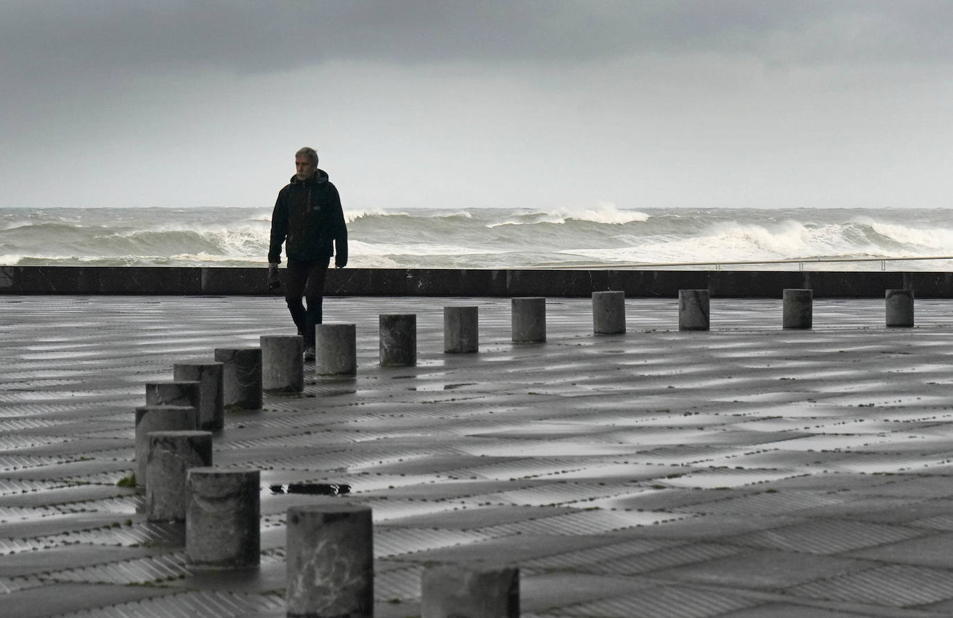 La fuerza del temporal en el mar.