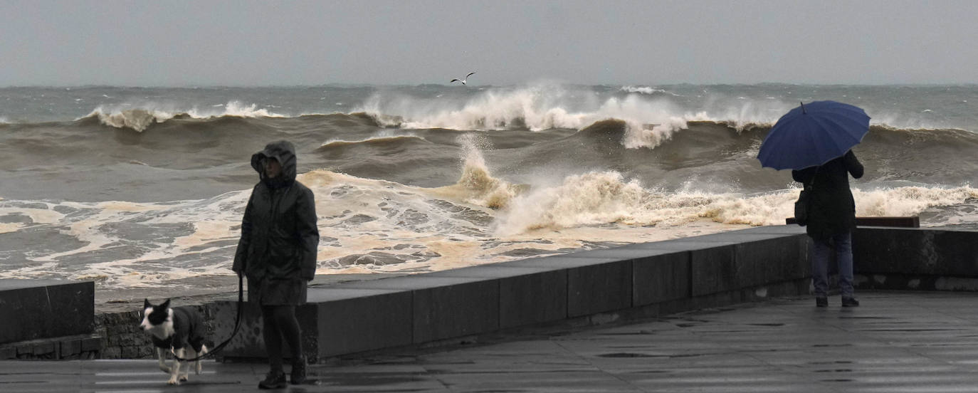 La fuerza del temporal en el mar