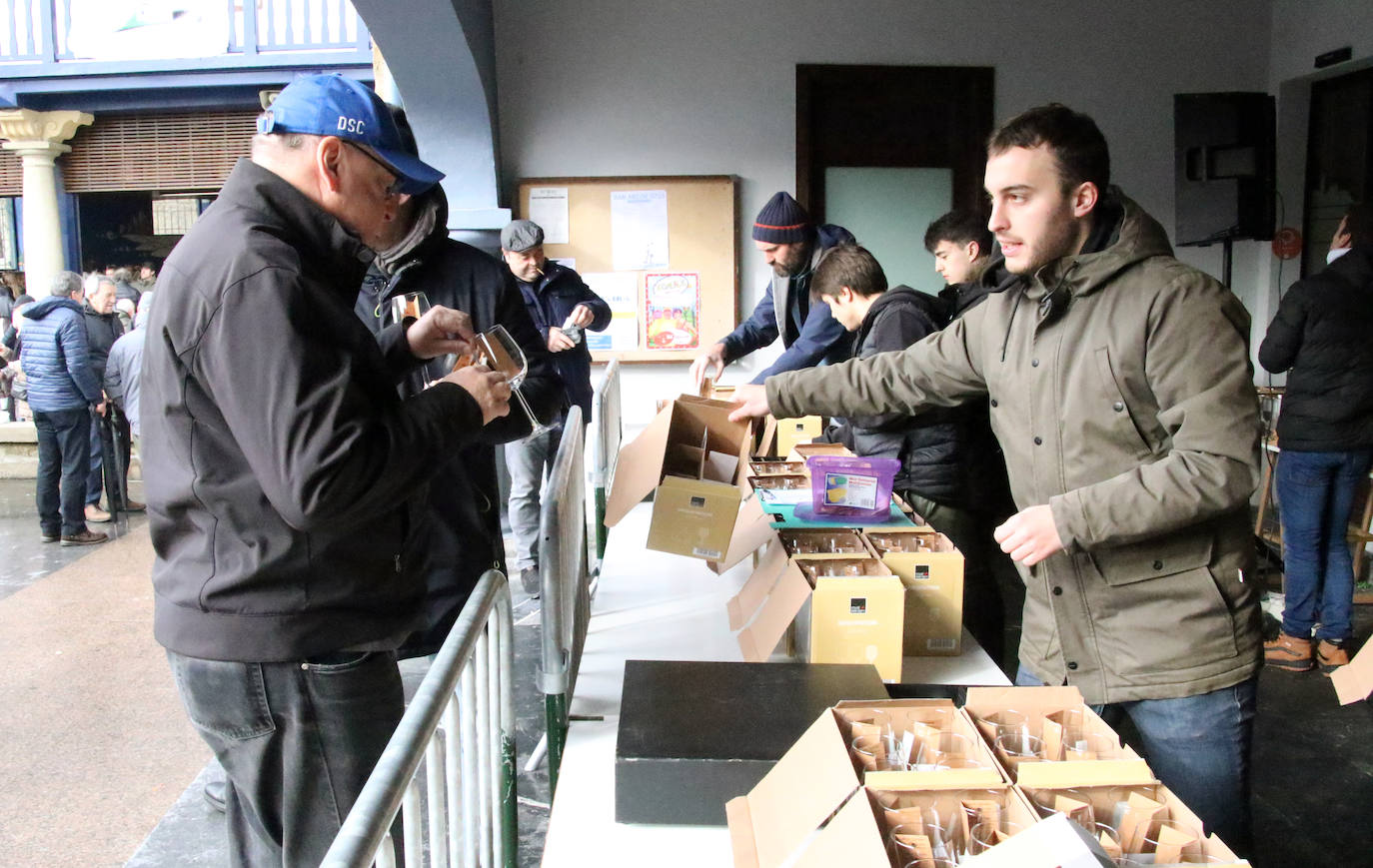 Fotos: El temporal no puede con la fiesta del txakoli