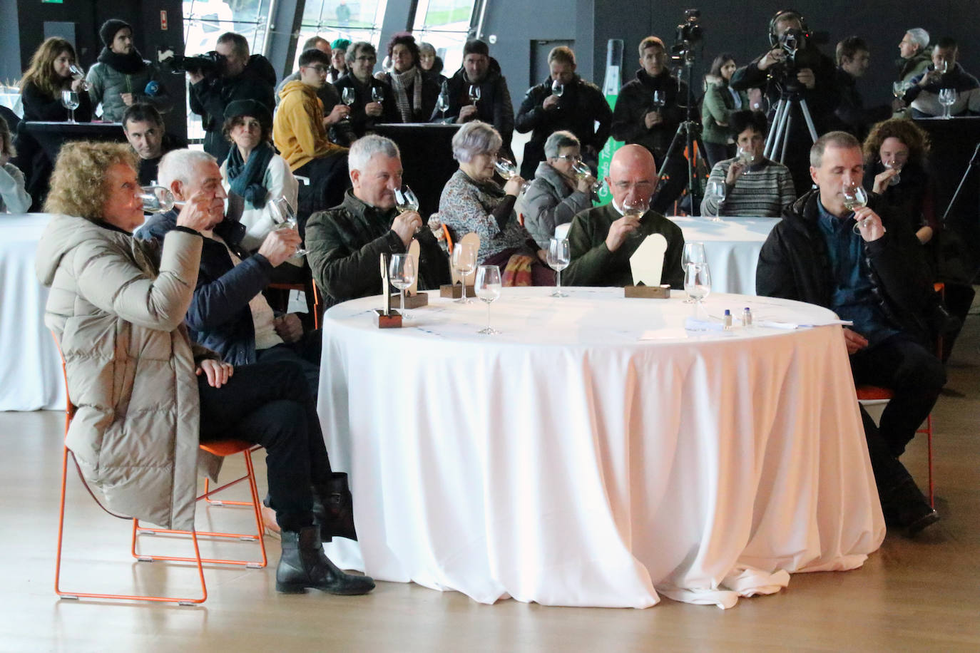 Fotos: El temporal no puede con la fiesta del txakoli