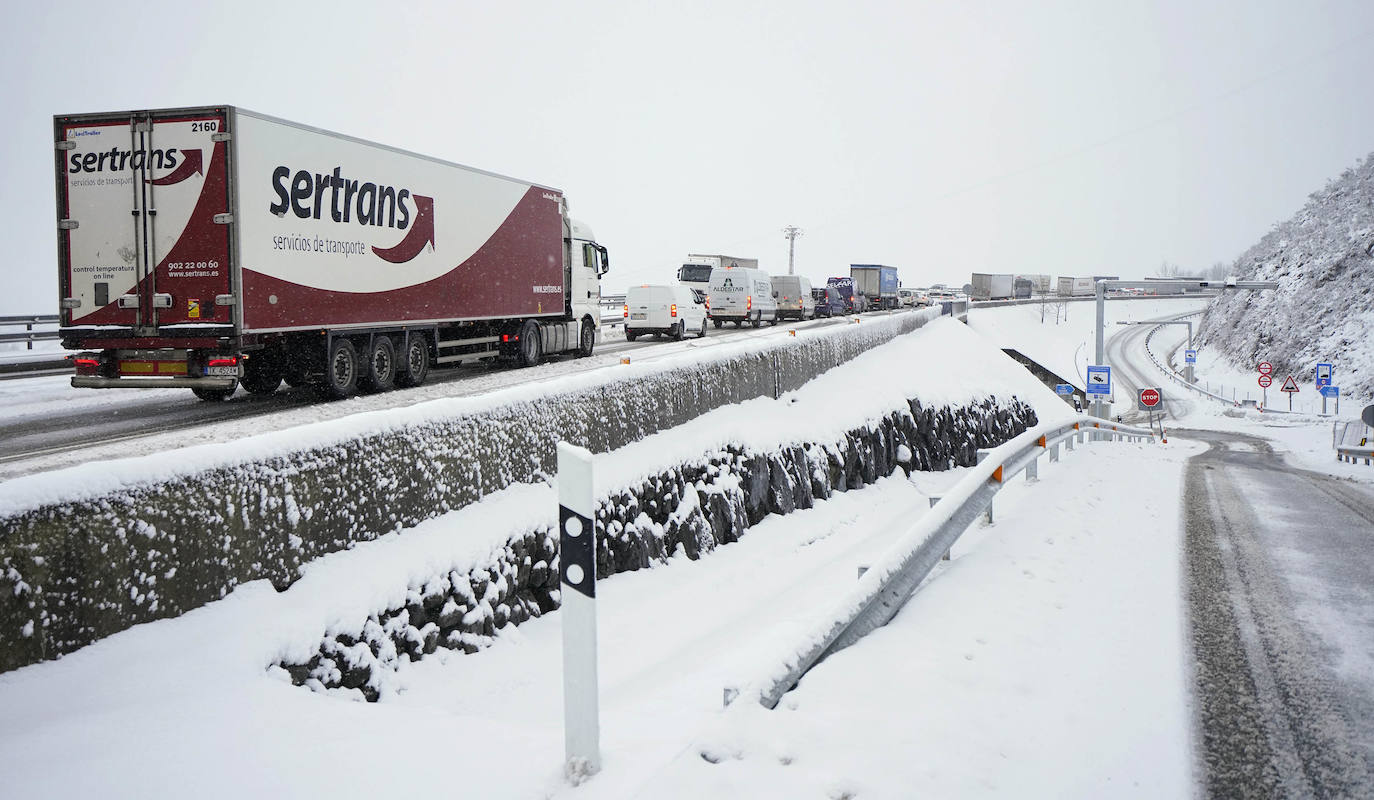 Fotos: Berastegi, bajo un manto de nieve