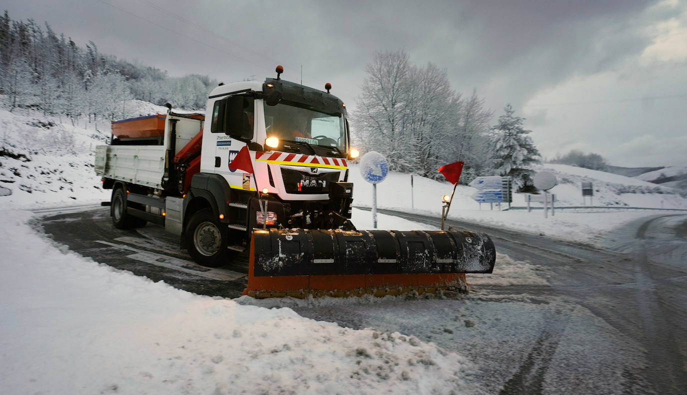 Fotos: Berastegi, bajo un manto de nieve