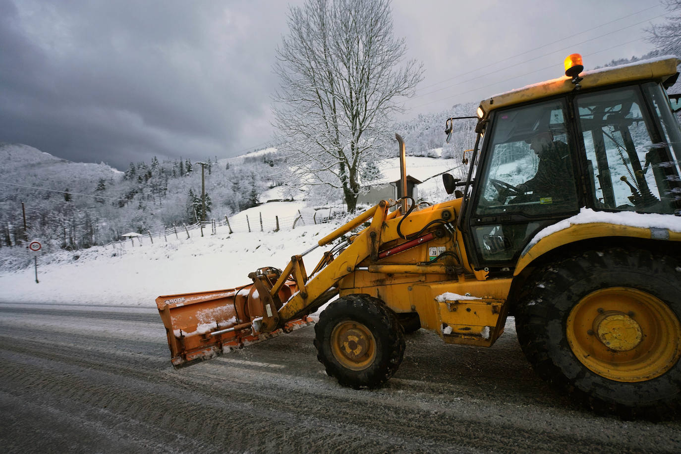 Fotos: Berastegi, bajo un manto de nieve