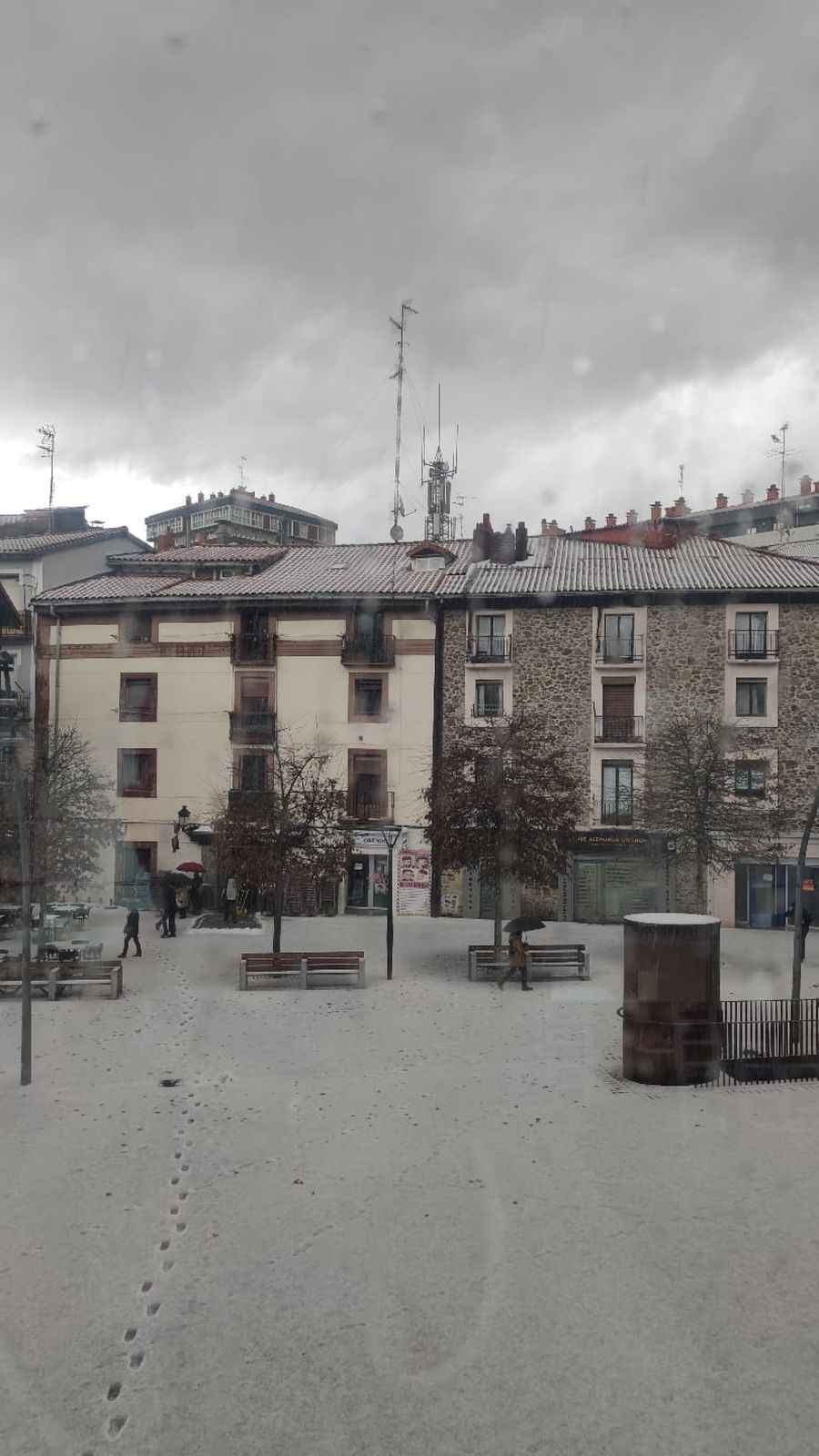 Fotos: Espectacular granizada en Lasarte-Oria