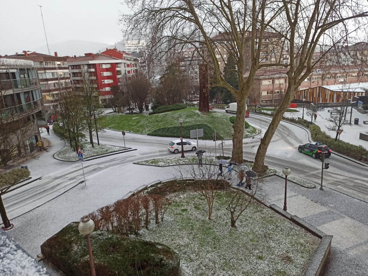 Fotos: Espectacular granizada en Lasarte-Oria