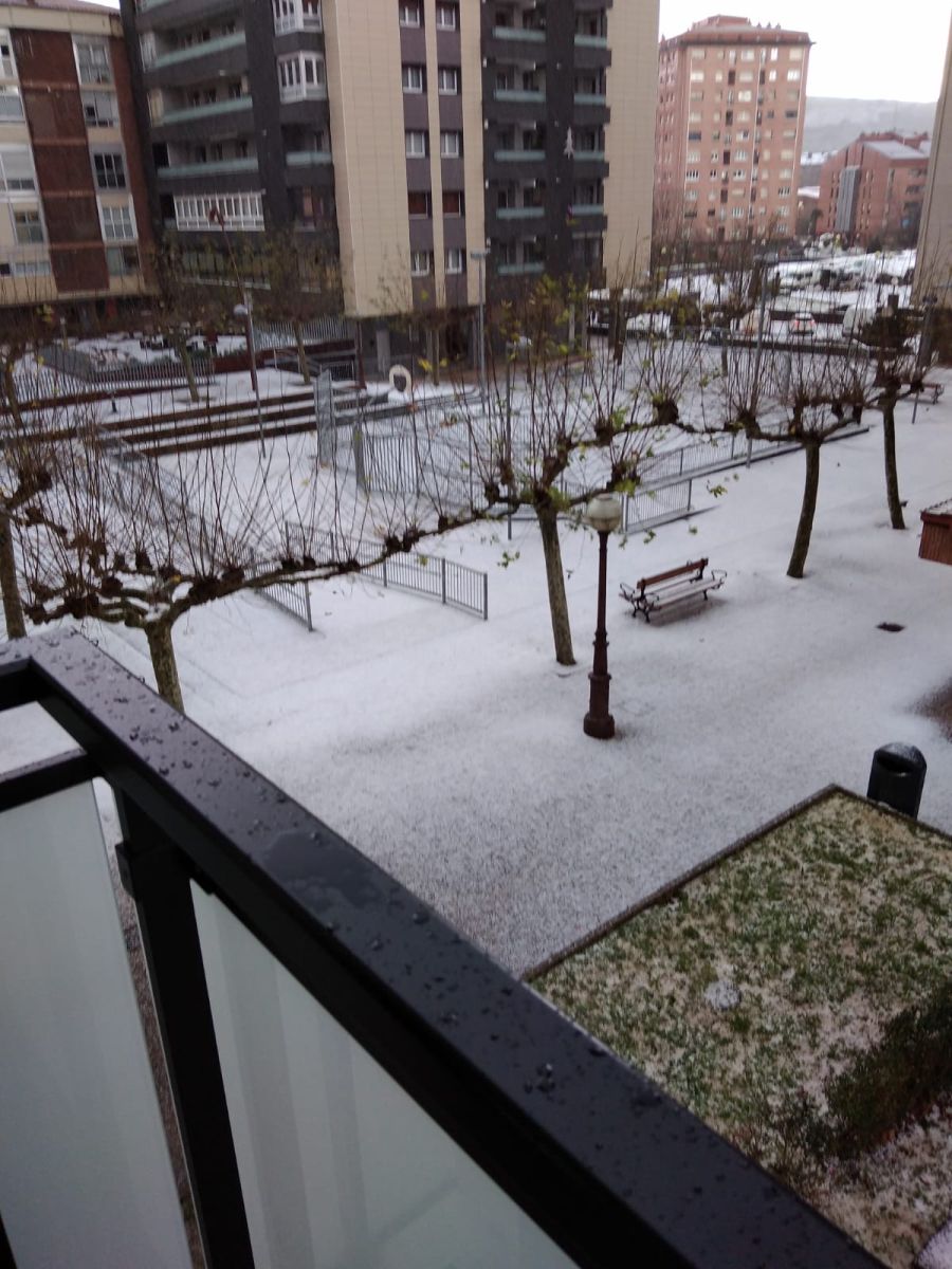 Fotos: Espectacular granizada en Lasarte-Oria