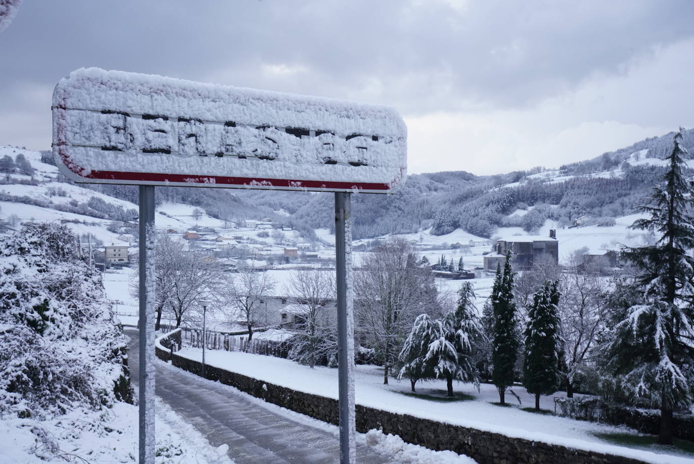 Berastegi, cubierto de nieve. 