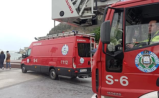 Una amplia de dotación de bomberos se ha acercado hasta el lugar.