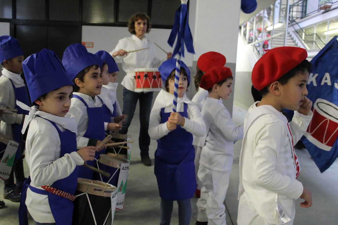 Fotos: Los &#039;coles&#039; de Azpeitia, listos para la Tamborrada Infantil