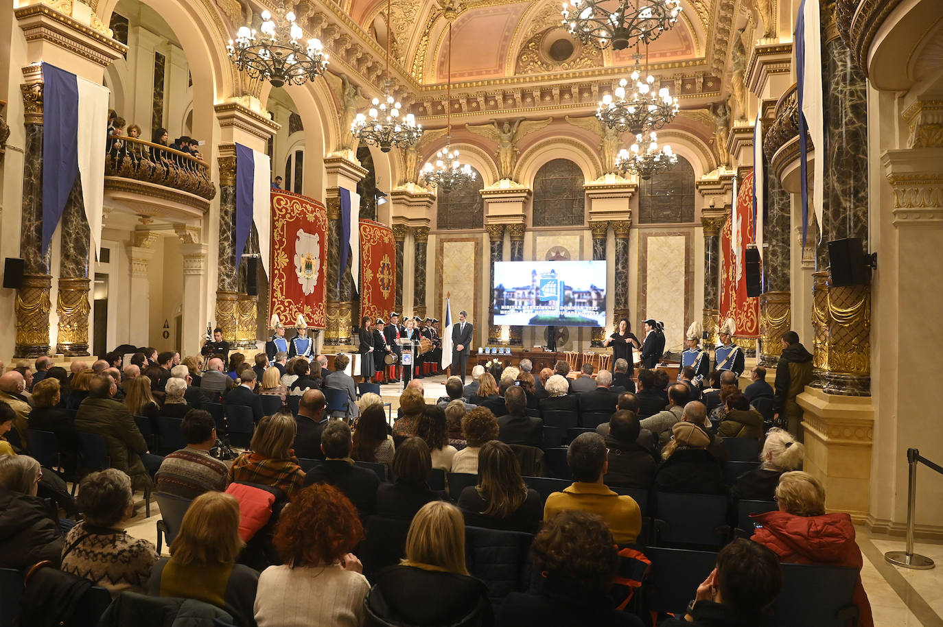 Fotos: Donostia homenajea a los artífices de una ciudad mejor