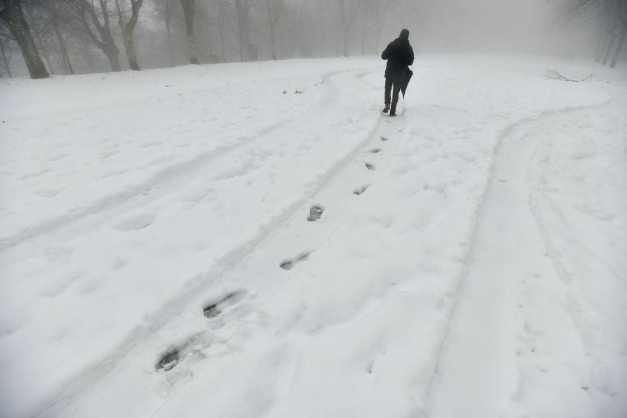 Fotos: El alto de Arrate, cubierto de nieve