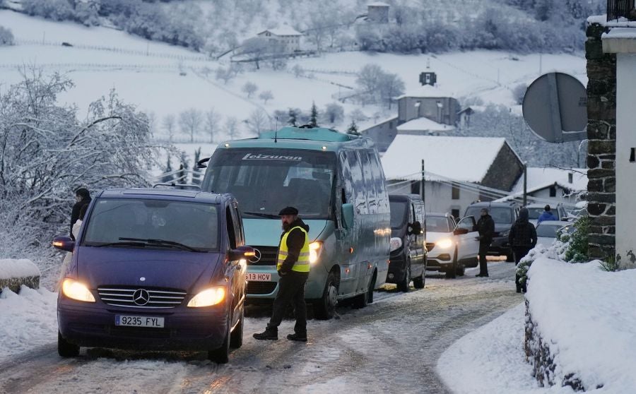 Fotos: El temporal de nieve remite poco a poco