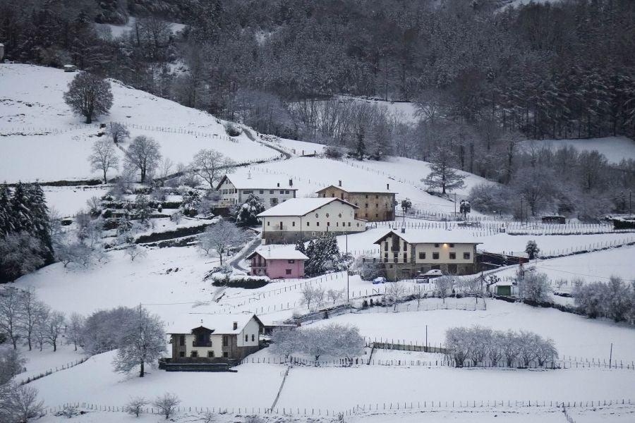 Fotos: El temporal de nieve remite poco a poco