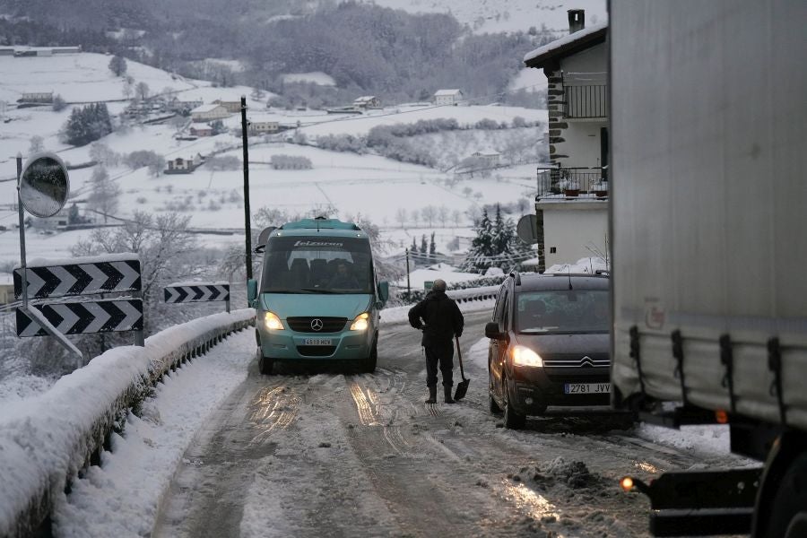 Fotos: El temporal de nieve remite poco a poco