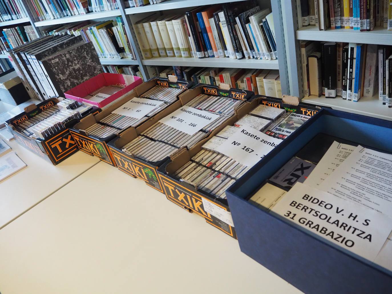 Fotos: Bildumaren dohaintza ekitaldia iruditan