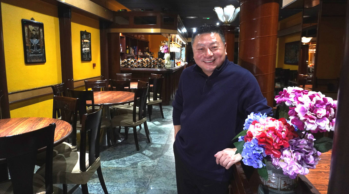 Carlos Xiaoliang Liao, en su restaurante del barrio de Gros.