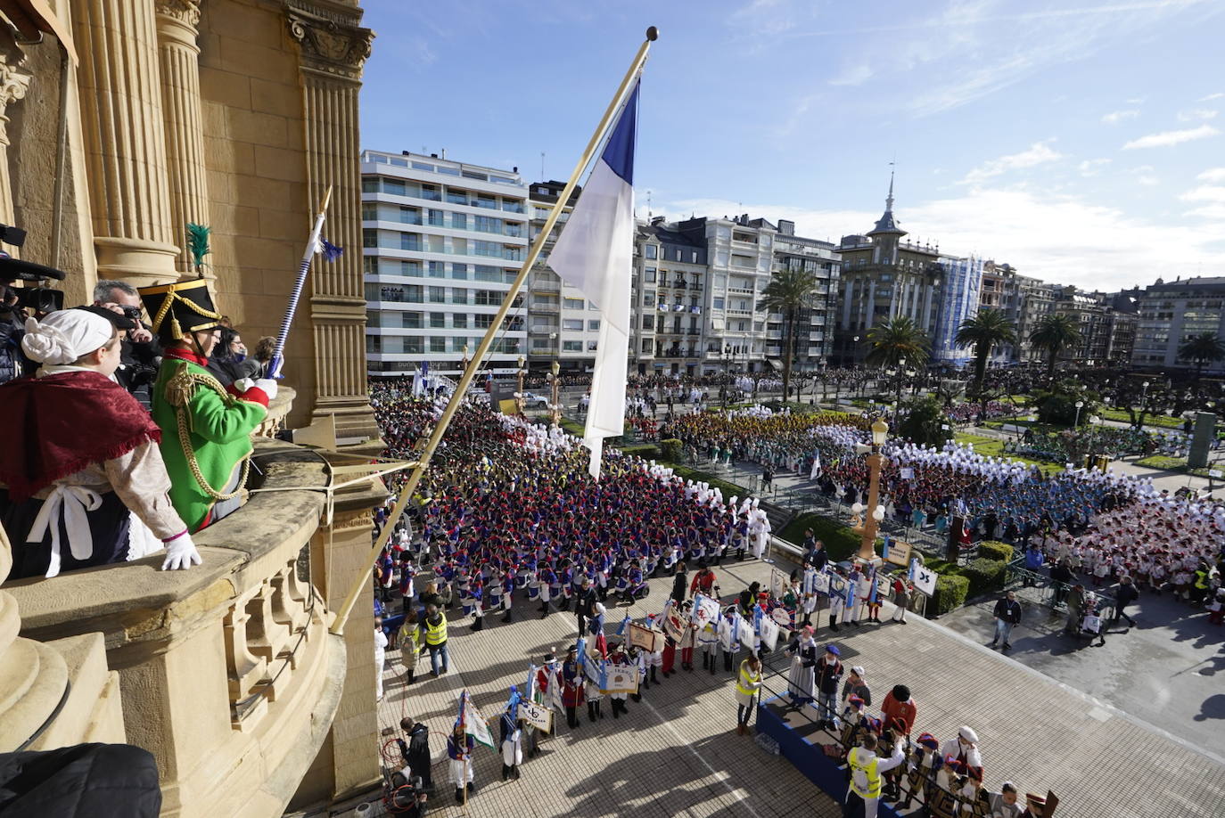 Fotos: Más de 4.000 niños y niñas dan lustre a la tamborrada infantil