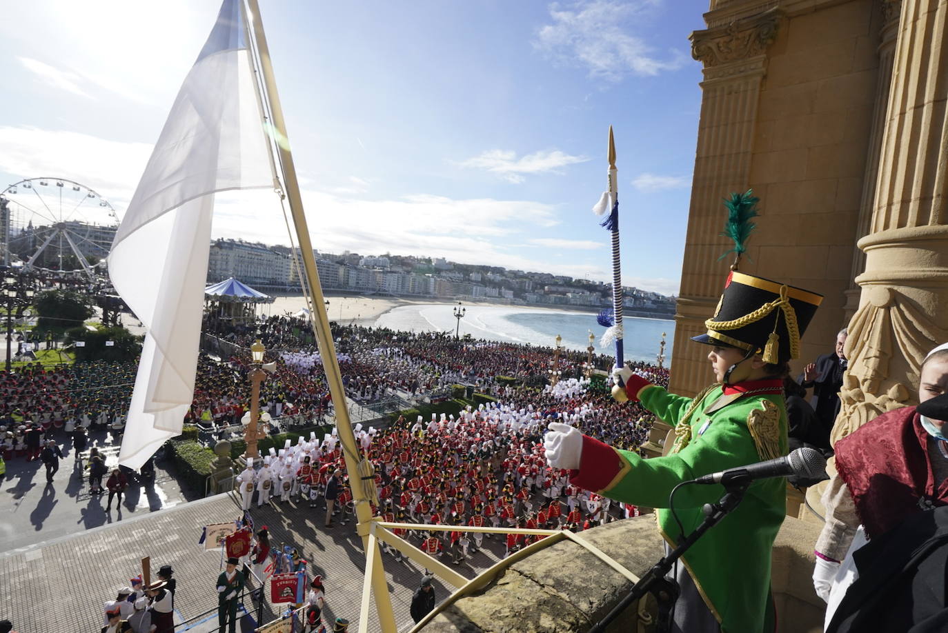 Fotos: Más de 4.000 niños y niñas dan lustre a la tamborrada infantil