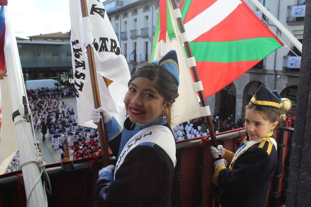 Fotos: Alegre tamborrada en Azpeitia