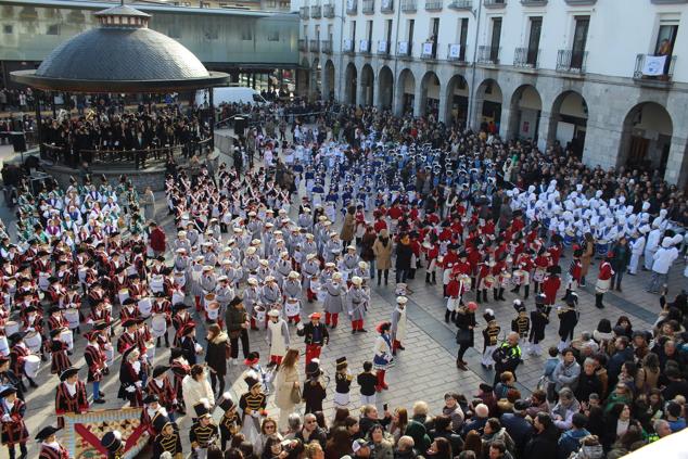 Fotos: Alegre tamborrada en Azpeitia