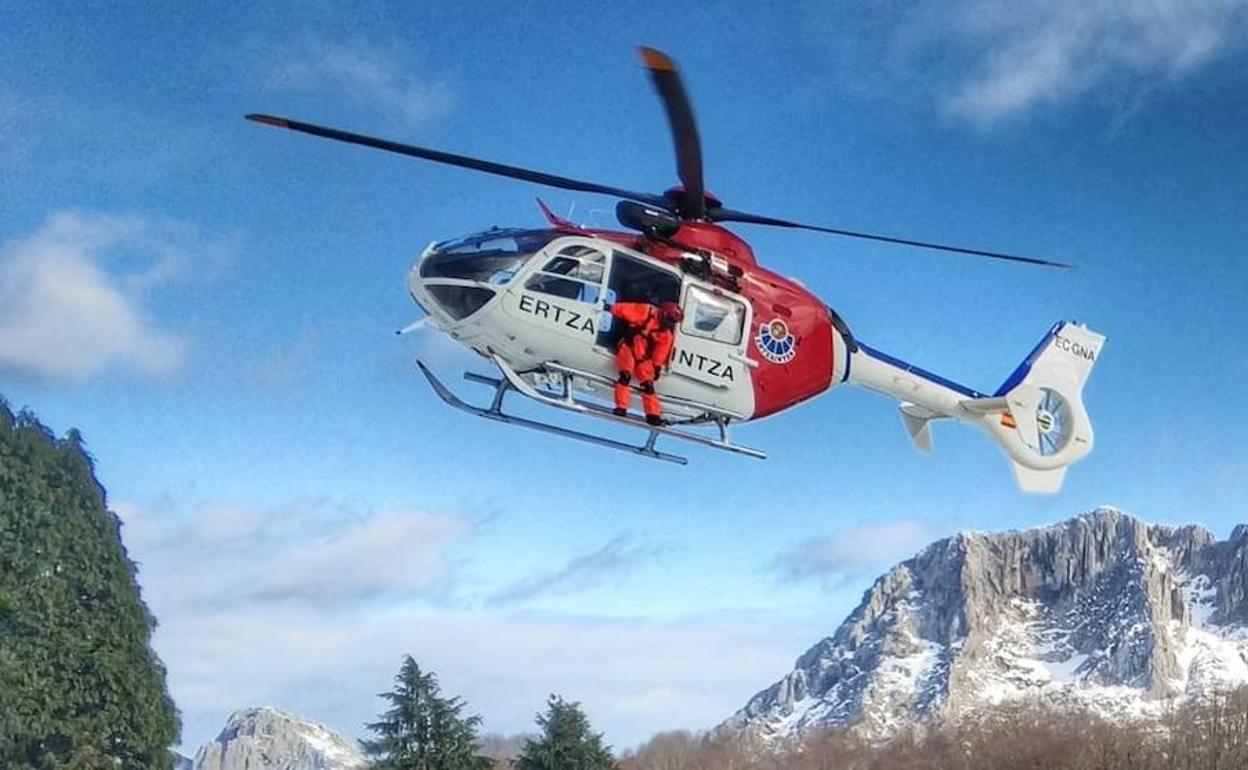 Rescatado un esquiador accidentado en la sierra de Aizkorri
