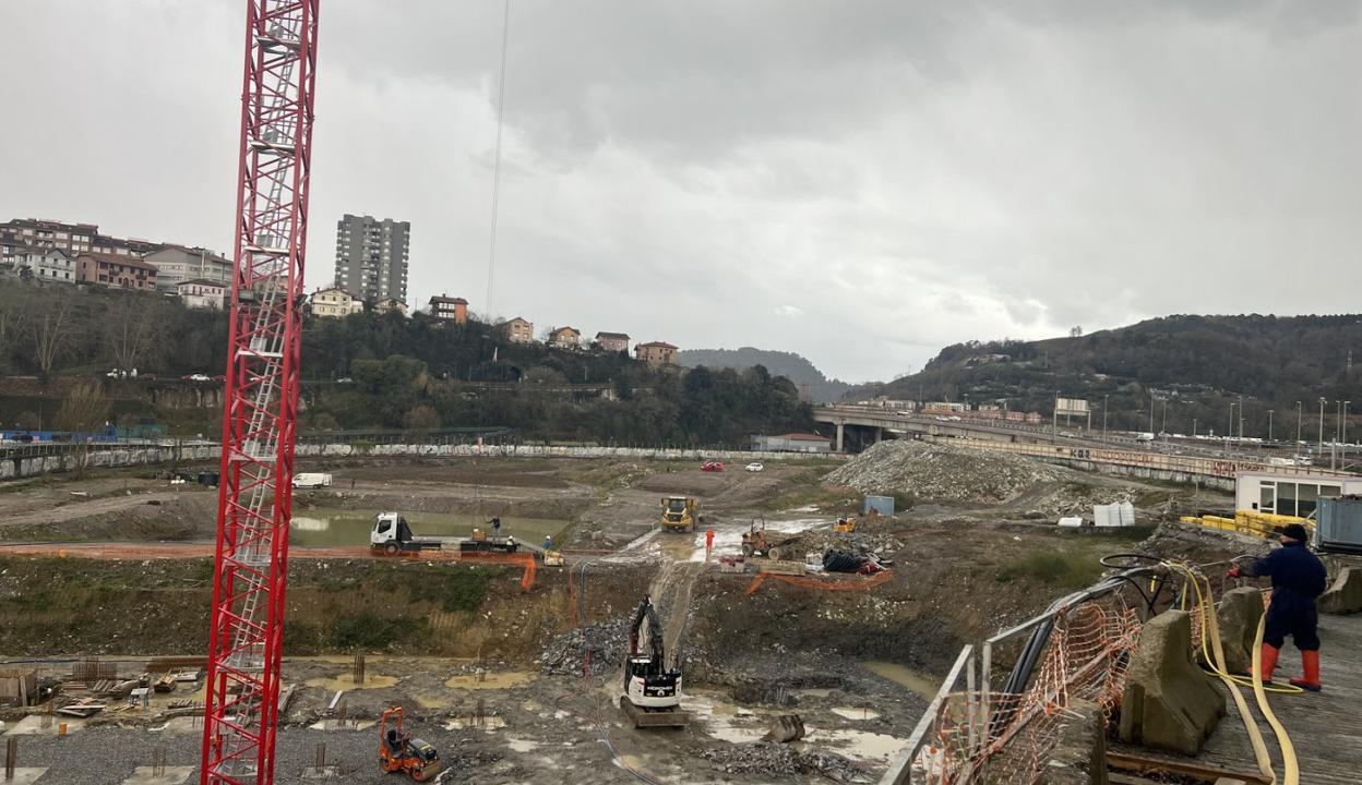 La zona de Altzate, donde se construirán cerca de 90 viviendas, ya se encuentra actualmente en obras.