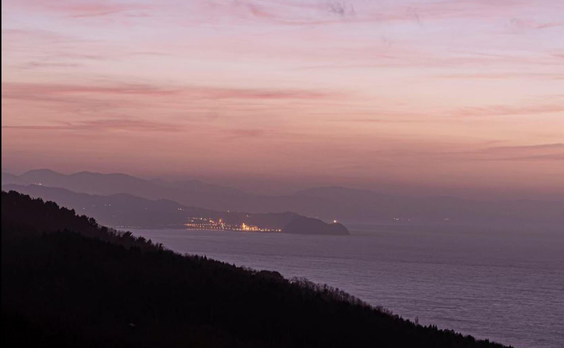 Vista de Getaria, en Gipuzkoa, desde un monte cercano.