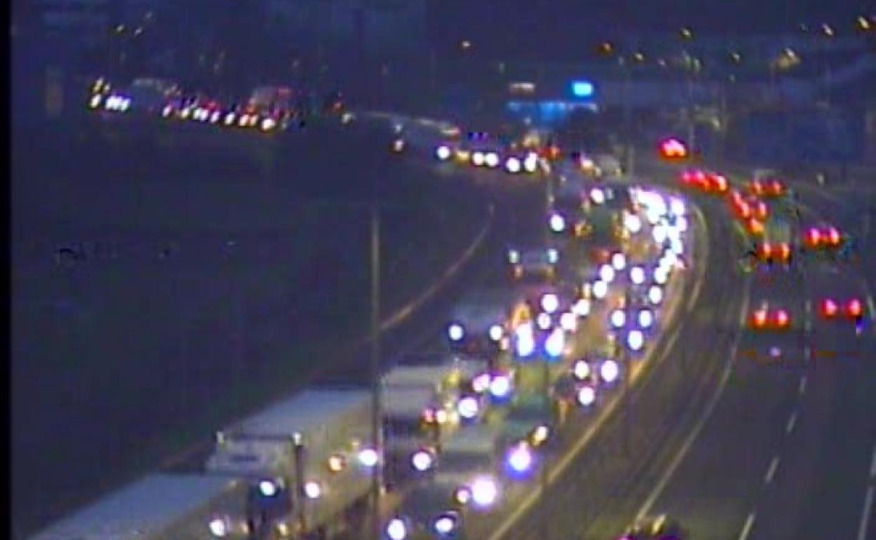 Retenciones en la N-I por un accidente múltiple en Andoain