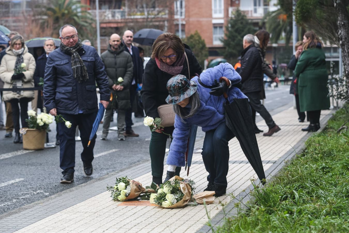 Fotos: Homenaje a dos guardias civiles en Egia