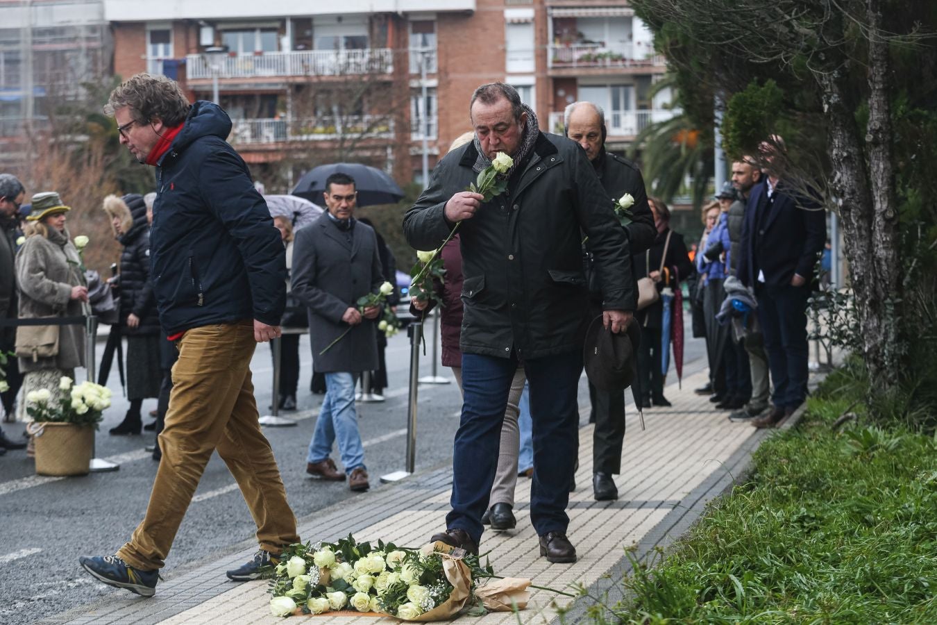 Fotos: Homenaje a dos guardias civiles en Egia