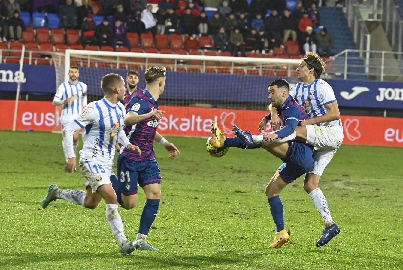 Fotos: El Eibar empata en casa ante el Leganés