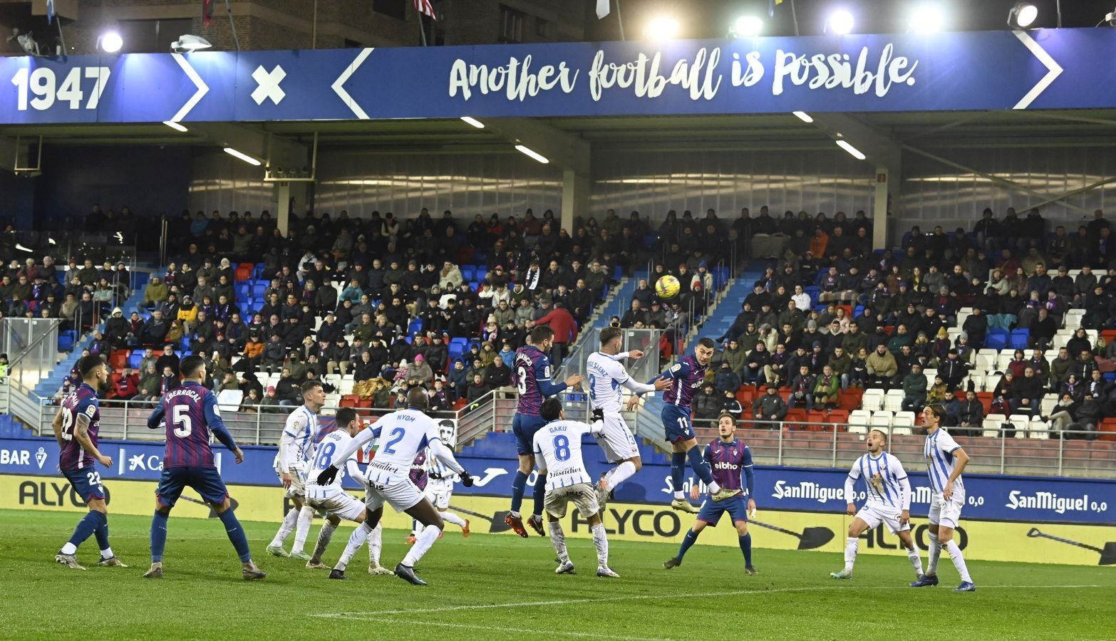 Fotos: El Eibar empata en casa ante el Leganés