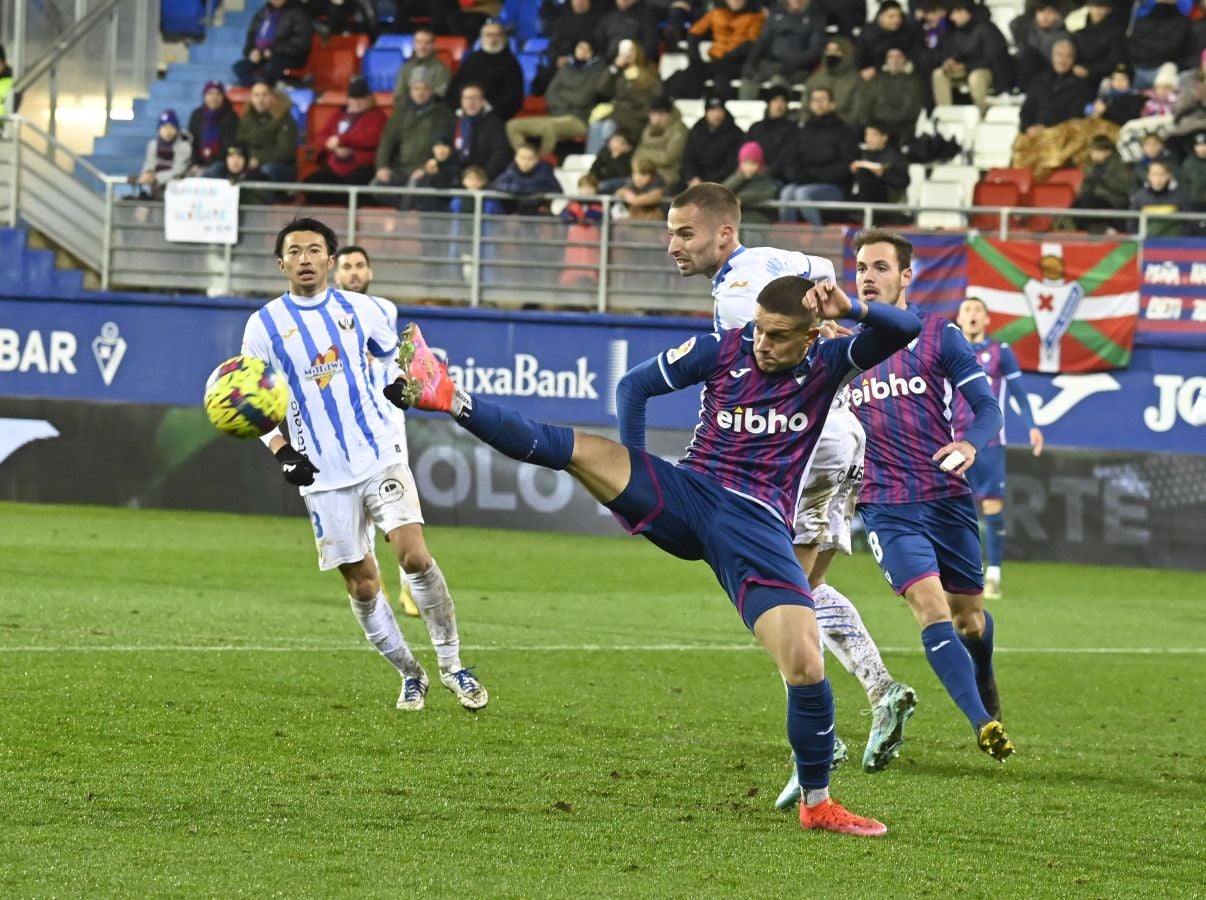 Fotos: El Eibar empata en casa ante el Leganés