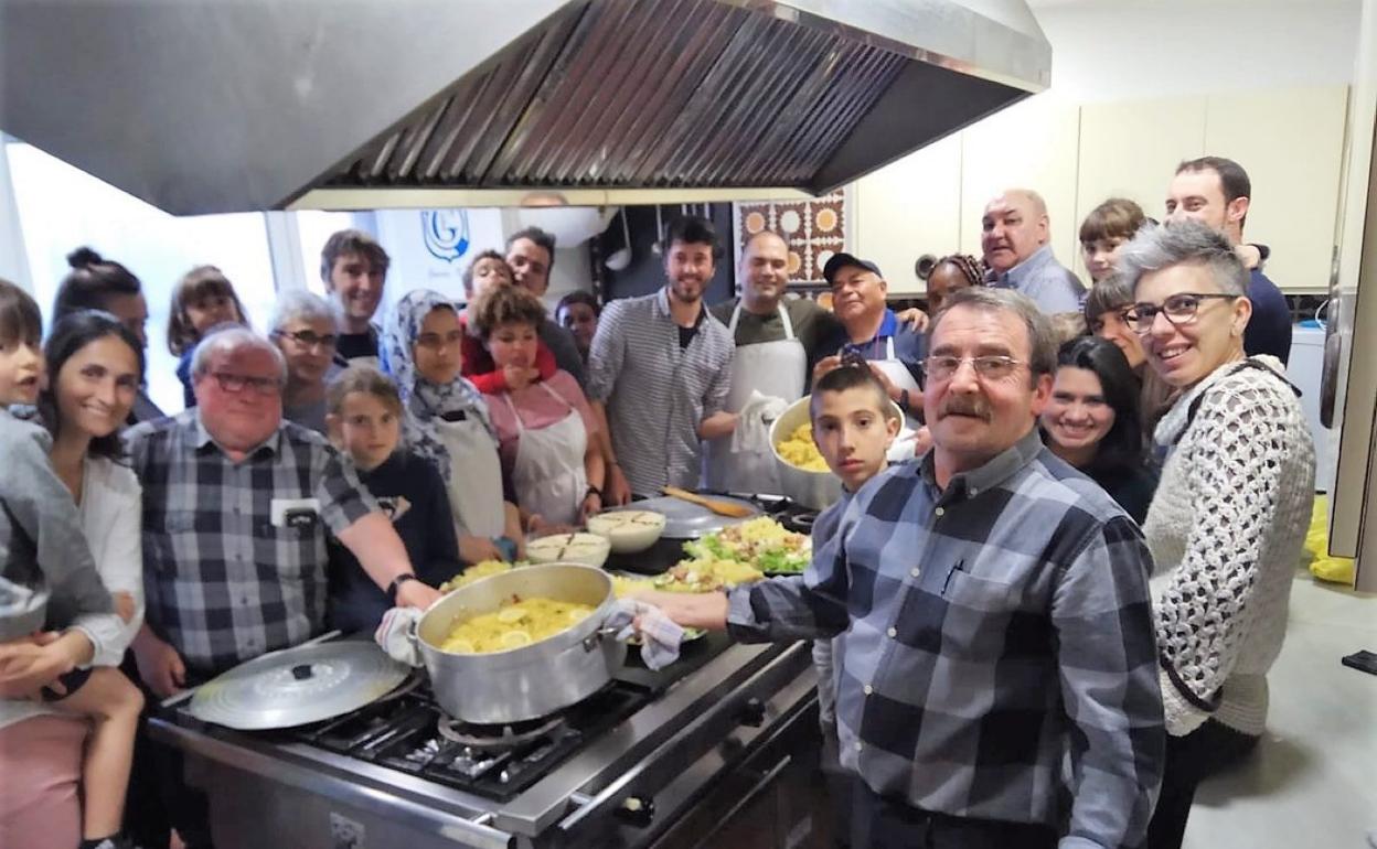 Cocineros de distintos orígenes y culturas compartieron fogones y mantel en un estupendo ambiente durante la anterior edición, antes de la pandemia. 