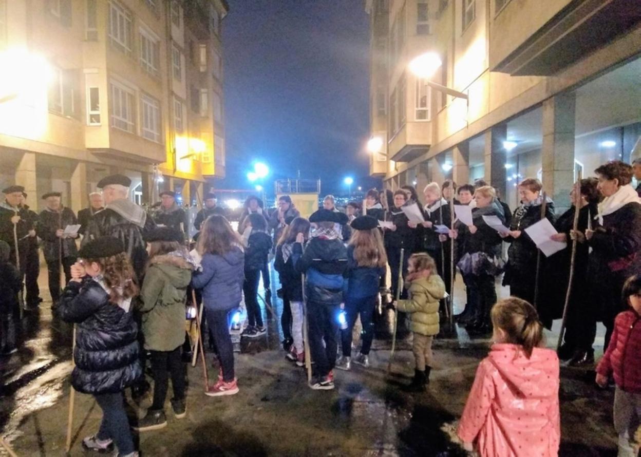 La kalejira con la que se celebró Santa Águeda años atrás.