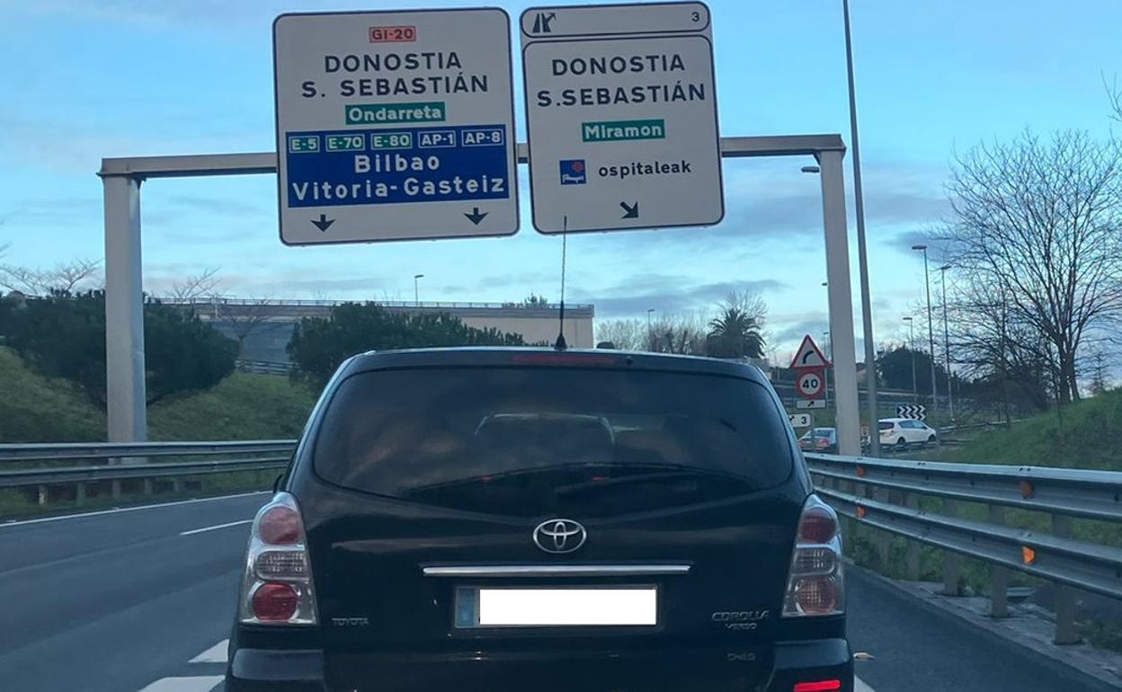 Bloqueo en la subida a hospitales desde la rotonda de Martutene.