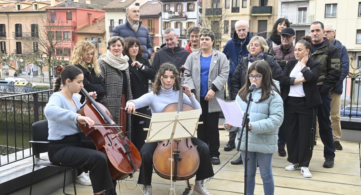 Errenteria : Urria arte, egitarau bizia