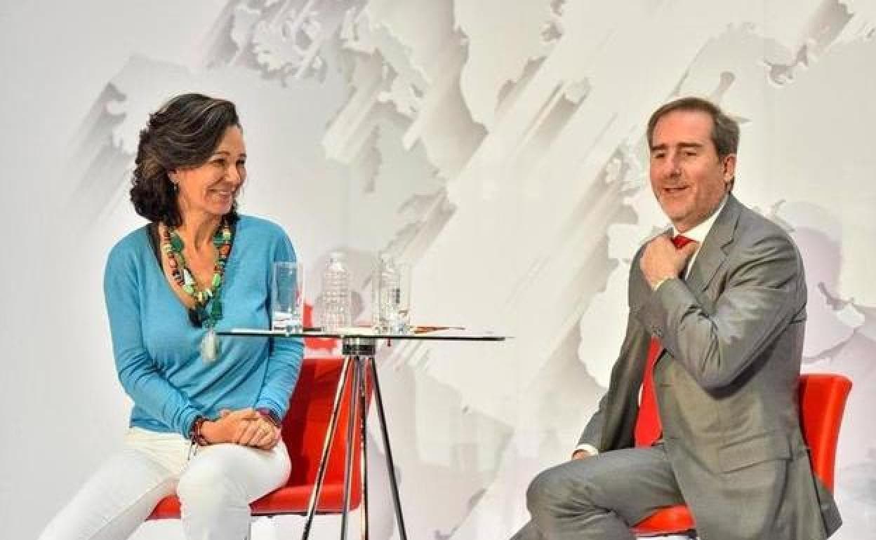 La presidenta de Banco Santander, Ana Botín, con el consejero delegado, Héctor Grisi