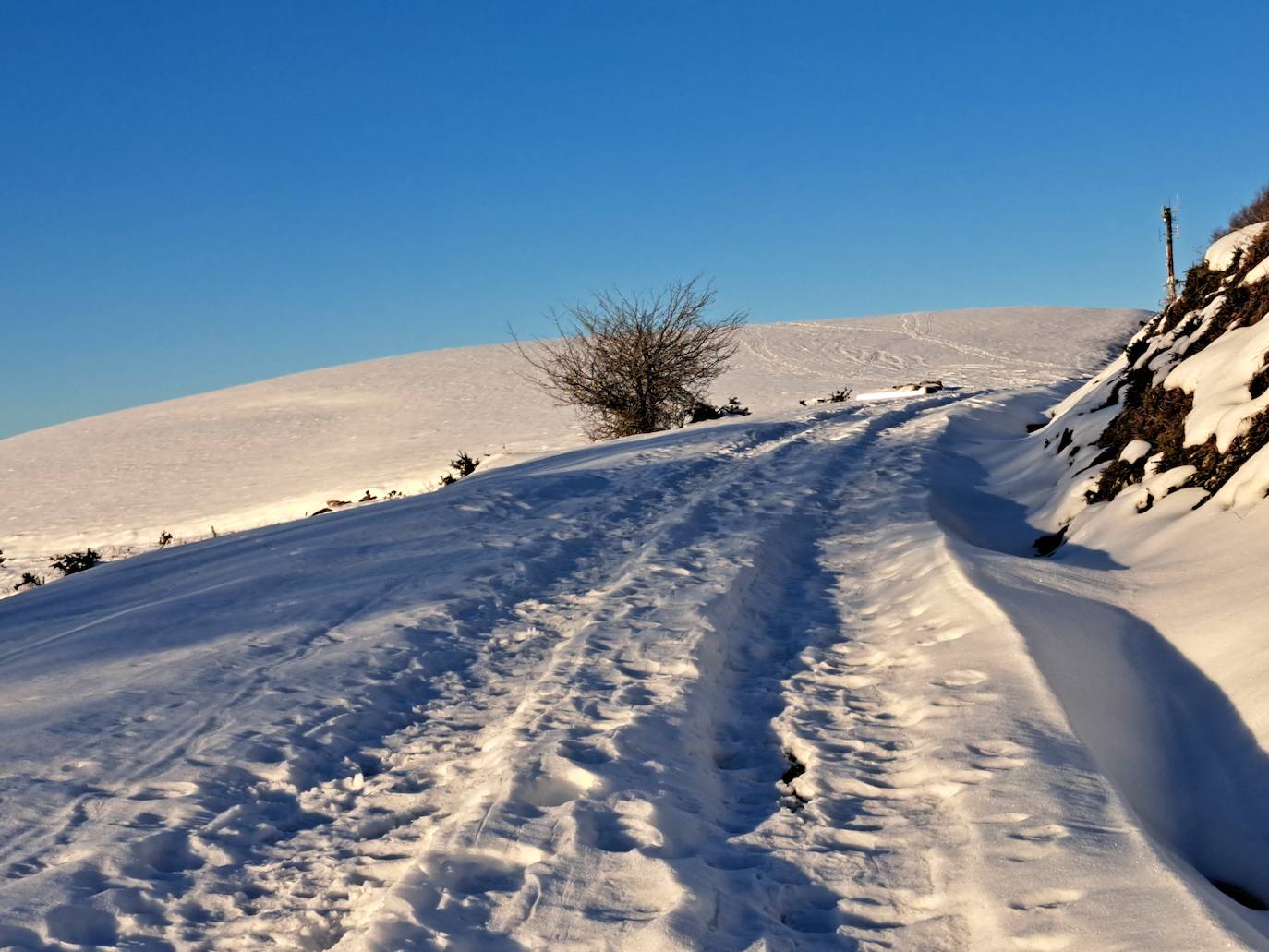 Fotos: Eguzkizko Muinoa, entre nieve y rayos de sol