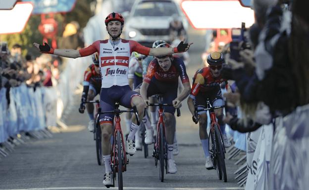 Ciccone celebrates the victory of the second stage.