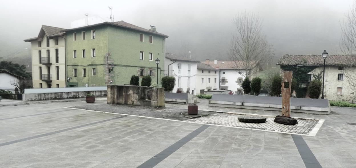 Ataungo plazaren irudia. 