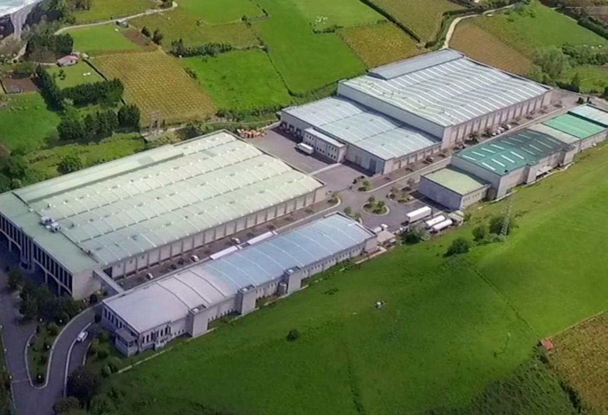 Igarate industrigunea zerutik ikusita.