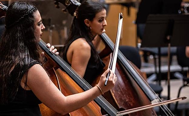 Irudian: Uxue Sansiñenarekin 