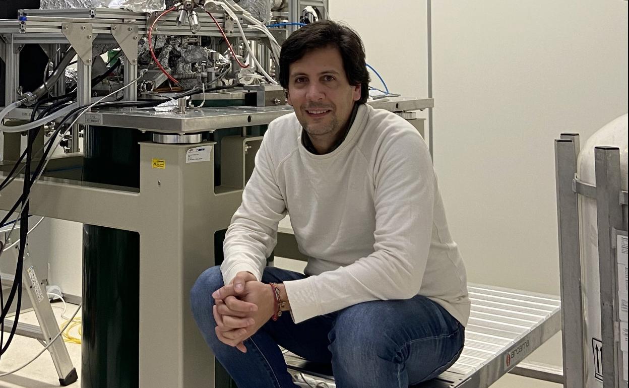 El investigador Ikerbasque Miguel Moreno, en su laboratorio. 