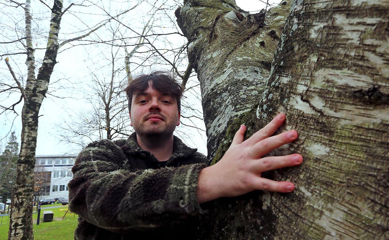 Jokin Pinatxo da Janus Lester taldeko ahotsa eta letrista. 