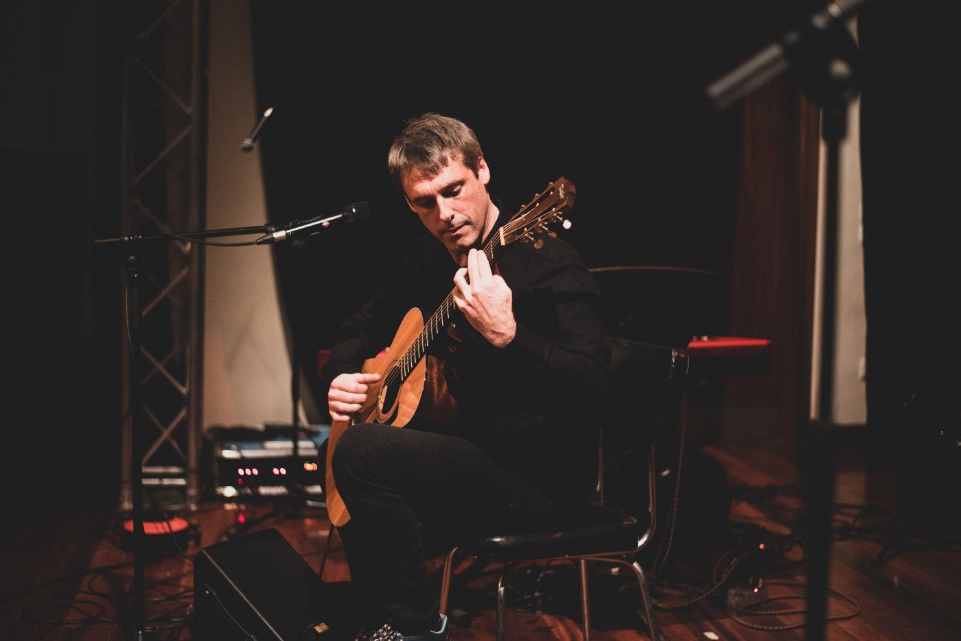 Endoian bizi den Aitor Huergo bakarlari gisa arituko da Burugorri aretoan eskainiko duen kontzertuan. 